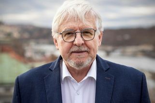 Místo 2000 korun důchodcům by se měly stavět domovy pro seniory, kritizuje vládu Rusnok - Novinky